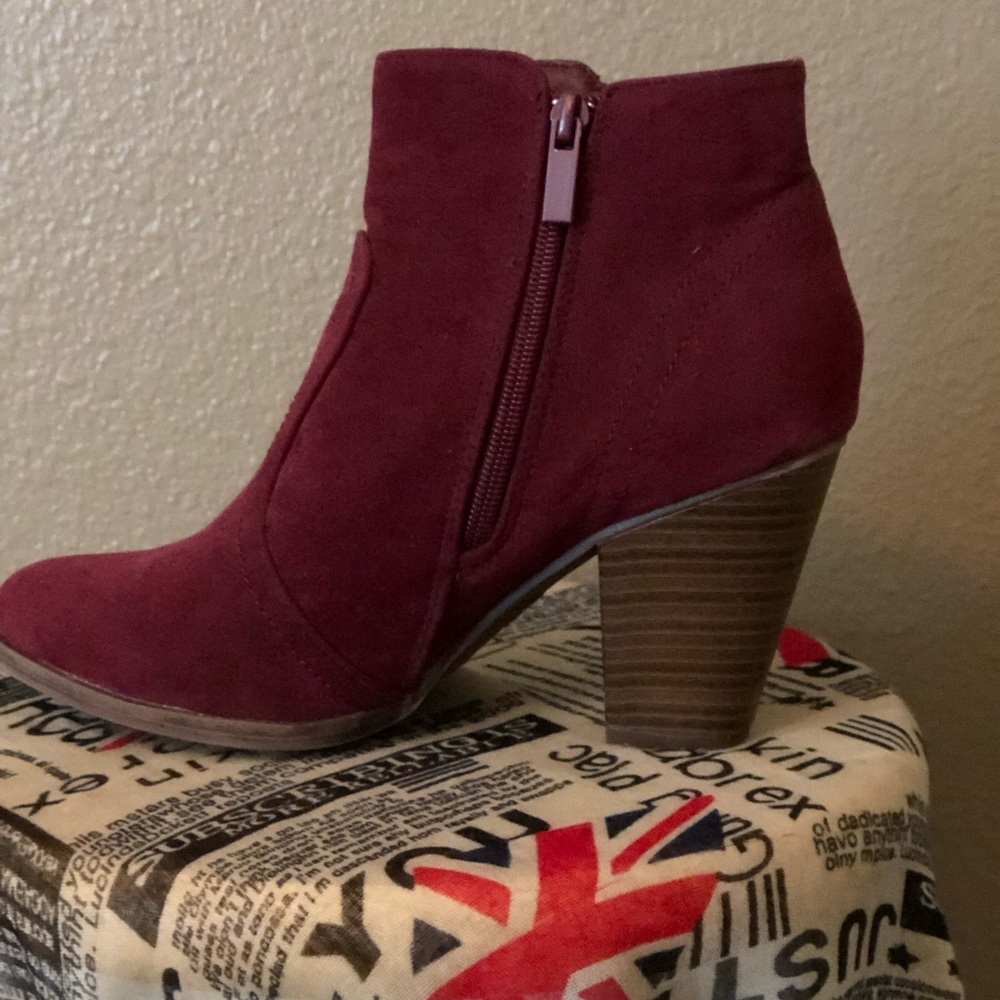 Red Bootie - Picture 2 of 4
